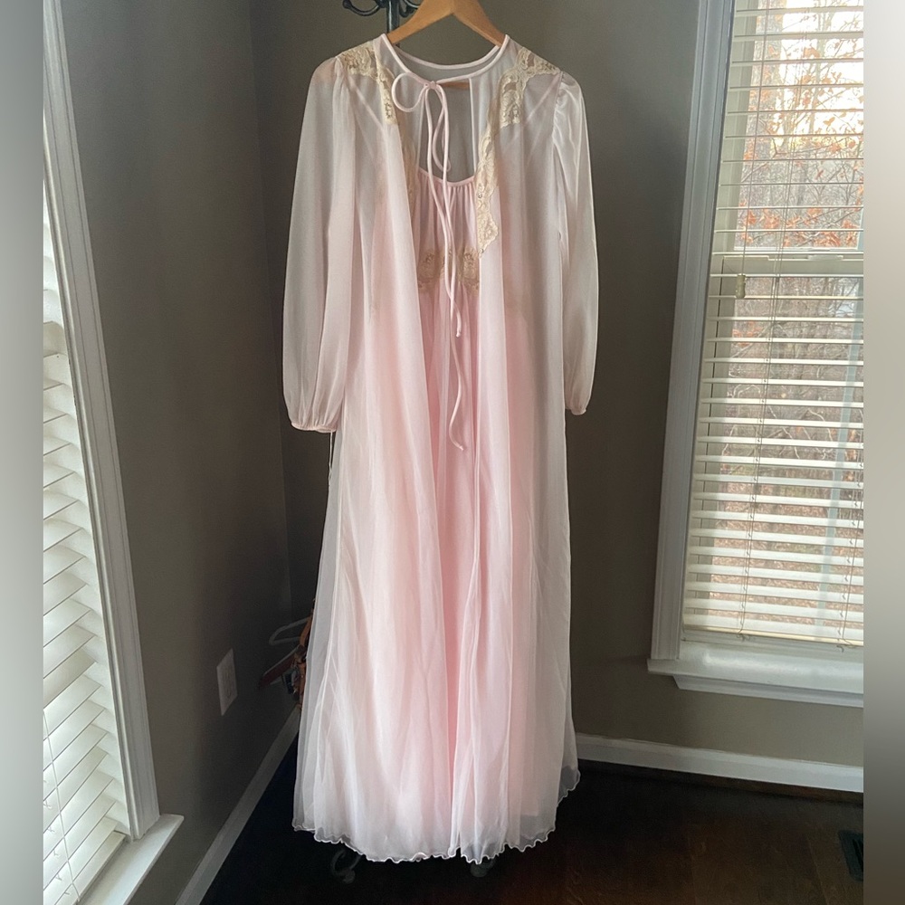 Vintage 1960s In Time California sleeping gown with robe size L
